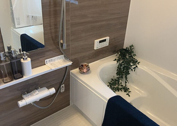 入浴時の快適さも大事なことですが、綺麗な状態を維持できなければ気持ちよく入浴できません。毎日の掃除が楽という点は大事なポイントになります!カビが生えにくく掃除がしやすい、壁や浴槽を選ぶといいでしょう。