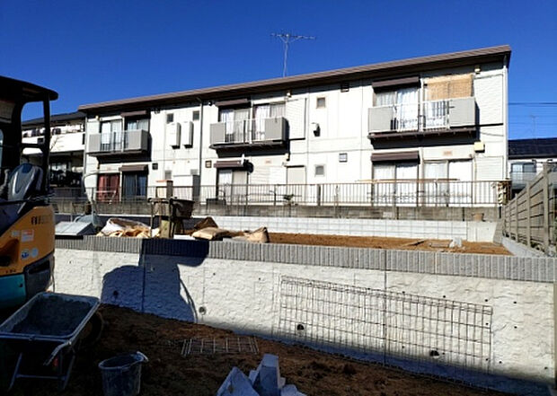 現地をご見学に行く際は、道路の幅や周辺の交通量、施設などをご確認頂くことをおすすめします！ある程度イメージをつけたいという場合は、同売主の施工事例や完成パースもお見せします。