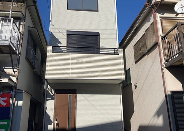 住宅用の土地では前面道路に2m以上接していなければならないと法律で定められています。しかし、お持ちの車のサイズやライフスタイルなどにより、2mでは利便が悪い場合もございますので、事前に確認しましょう。