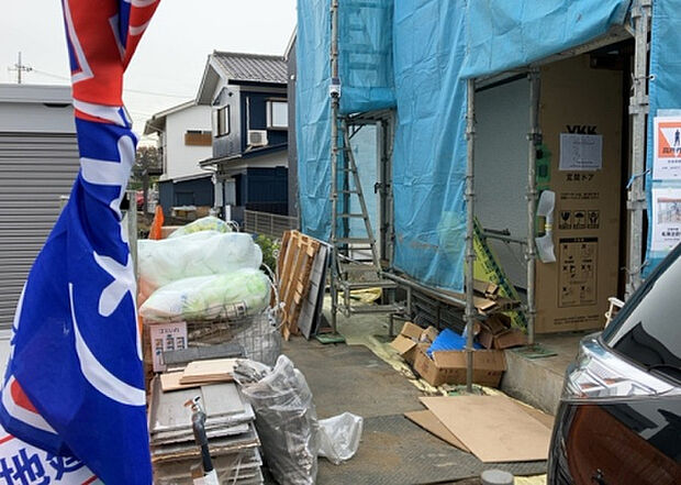 家族でのBBQを行うのであれば3坪程度の広さがあればよいでしょう。ガーデニングや家庭菜園を楽しむ際は、手入れが行き届く範囲にすると安心です。また、庭のある方角や接道が気になる方は事前に確認しましょう。