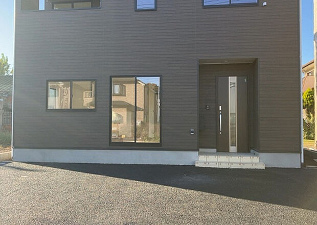 木造住宅とは土台、壁、柱など建築物の強度を支える構造体の材に木が使用されている構造を指します。構造体は建物の自重を支えるだけではなく風圧や水圧、積裁荷重などあらゆる衝撃に耐えるための基礎です。