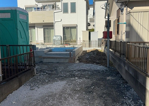 現地をご見学に行く際は、道路の幅や周辺の交通量、施設などをご確認頂くことをおすすめします!ある程度イメージをつけたいという場合は、同売主の施工事例や完成パースもお見せします。