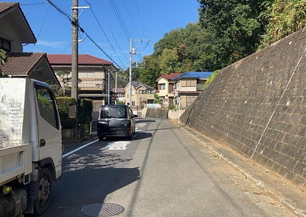 桜や紅葉の名所に出かける人は多いと思いますが、家にいながら季節の移ろいを感じる生活を送りませんか？リビングや窓から見える景色が生活を彩るワンポイントに！現地から見える景色を堪能してみては如何でしょう。