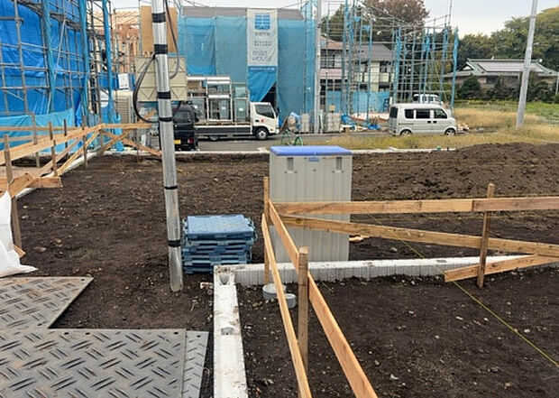 木造住宅とは土台、壁、柱など建築物の強度を支える構造体の材に木が使用されている構造を指します。構造体は建物の自重を支えるだけではなく風圧や水圧、積裁荷重などあらゆる衝撃に耐えるための基礎です。