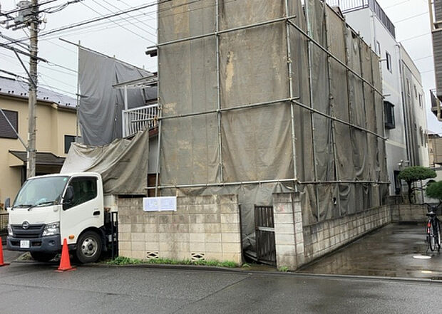 家族でのBBQを行うのであれば3坪程度の広さがあればよいでしょう。ガーデニングや家庭菜園を楽しむ際は、手入れが行き届く範囲にすると安心です。また、庭のある方角や接道が気になる方は事前に確認しましょう。