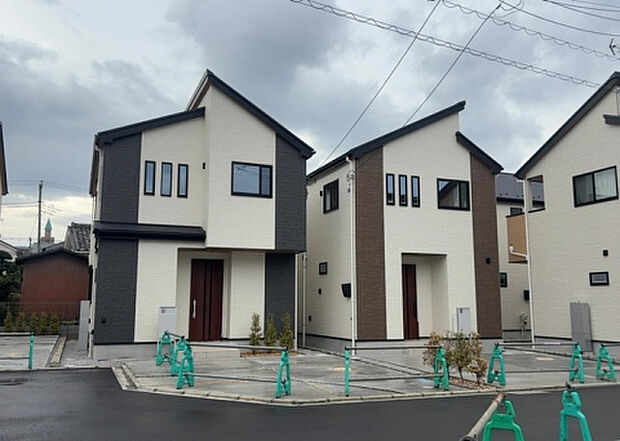 桜や紅葉の名所に出かける人は多いと思いますが、家にいながら季節の移ろいを感じる生活を送りませんか?リビングや窓から見える景色が生活を彩るワンポイントに!現地から見える景色を堪能してみては如何でしょう。