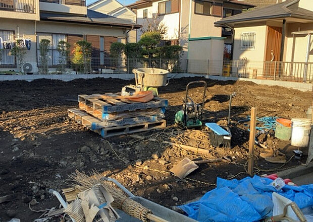 現地をご見学に行く際は、道路の幅や周辺の交通量、施設などをご確認頂くことをおすすめします!ある程度イメージをつけたいという場合は、同売主の施工事例や完成パースもお見せします。