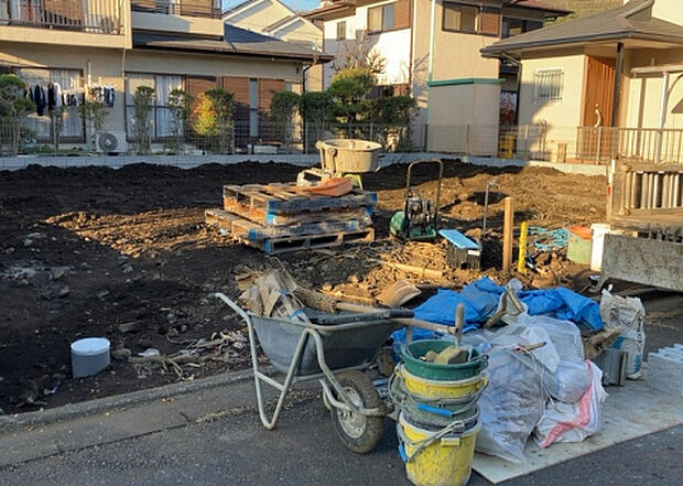 木造住宅とは土台、壁、柱など建築物の強度を支える構造体の材に木が使用されている構造を指します。構造体は建物の自重を支えるだけではなく風圧や水圧、積裁荷重などあらゆる衝撃に耐えるための基礎です。
