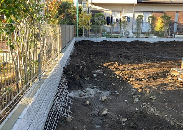 家族でのBBQを行うのであれば3坪程度の広さがあればよいでしょう。ガーデニングや家庭菜園を楽しむ際は、手入れが行き届く範囲にすると安心です。また、庭のある方角や接道が気になる方は事前に確認しましょう。