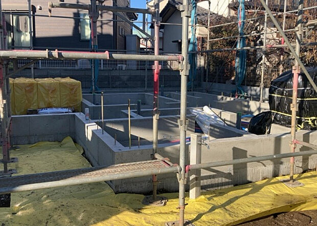 木造住宅とは土台、壁、柱など建築物の強度を支える構造体の材に木が使用されている構造を指します。構造体は建物の自重を支えるだけではなく風圧や水圧、積裁荷重などあらゆる衝撃に耐えるための基礎です。