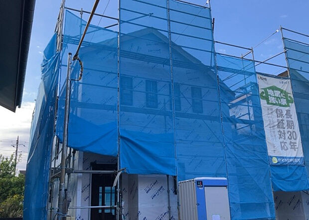 現地をご見学に行く際は、道路の幅や周辺の交通量、施設などをご確認頂くことをおすすめします!ある程度イメージをつけたいという場合は、同売主の施工事例や完成パースもお見せします。