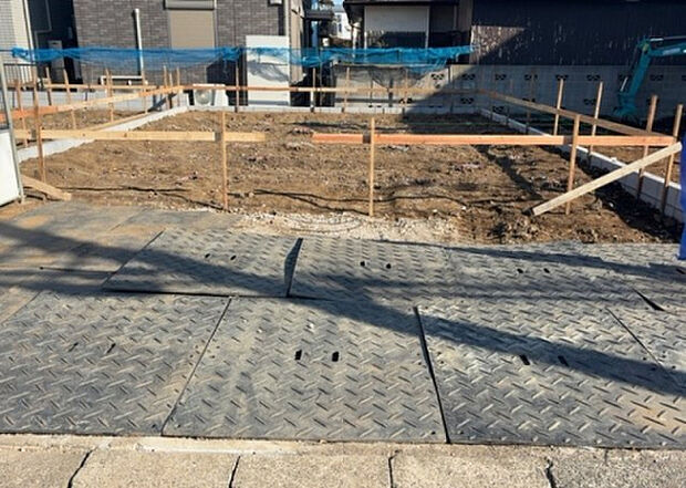 現地をご見学に行く際は、道路の幅や周辺の交通量、施設などをご確認頂くことをおすすめします！ある程度イメージをつけたいという場合は、同売主の施工事例や完成パースもお見せします。