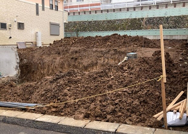 家族でのBBQを行うのであれば3坪程度の広さがあればよいでしょう。ガーデニングや家庭菜園を楽しむ際は、手入れが行き届く範囲にすると安心です。また、庭のある方角や接道が気になる方は事前に確認しましょう。