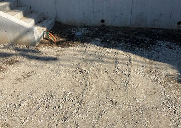 家族でのBBQを行うのであれば3坪程度の広さがあればよいでしょう。ガーデニングや家庭菜園を楽しむ際は、手入れが行き届く範囲にすると安心です。また、庭のある方角や接道が気になる方は事前に確認しましょう。