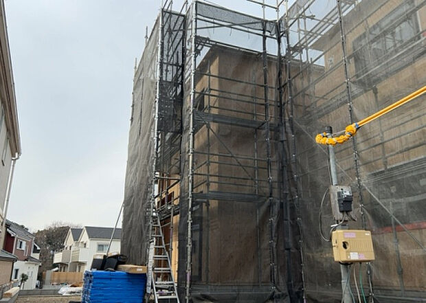 現地をご見学に行く際は、道路の幅や周辺の交通量、施設などをご確認頂くことをおすすめします！ある程度イメージをつけたいという場合は、同売主の施工事例や完成パースもお見せします。