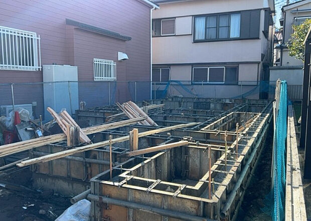 家族でのBBQを行うのであれば3坪程度の広さがあればよいでしょう。ガーデニングや家庭菜園を楽しむ際は、手入れが行き届く範囲にすると安心です。また、庭のある方角や接道が気になる方は事前に確認しましょう。