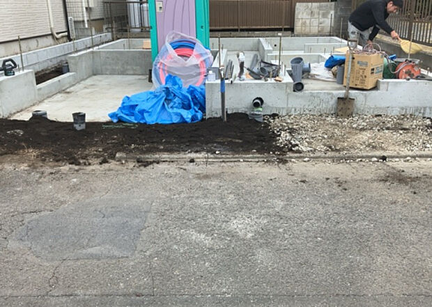 家族でのBBQを行うのであれば3坪程度の広さがあればよいでしょう。ガーデニングや家庭菜園を楽しむ際は、手入れが行き届く範囲にすると安心です。また、庭のある方角や接道が気になる方は事前に確認しましょう。