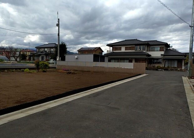 桜や紅葉の名所に出かける人は多いと思いますが、家にいながら季節の移ろいを感じる生活を送りませんか？リビングや窓から見える景色が生活を彩るワンポイントに！現地から見える景色を堪能してみては如何でしょう。