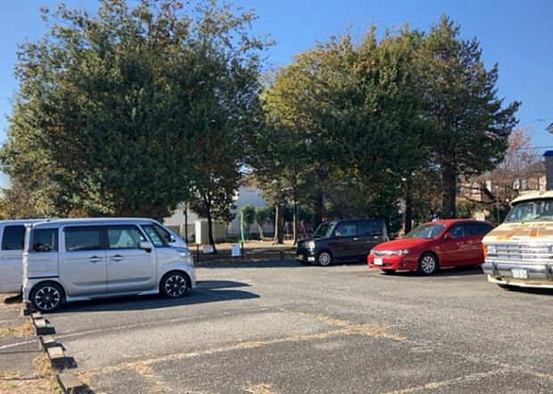 桜や紅葉の名所に出かける人は多いと思いますが、家にいながら季節の移ろいを感じる生活を送りませんか？リビングや窓から見える景色が生活を彩るワンポイントに！現地から見える景色を堪能してみては如何でしょう。