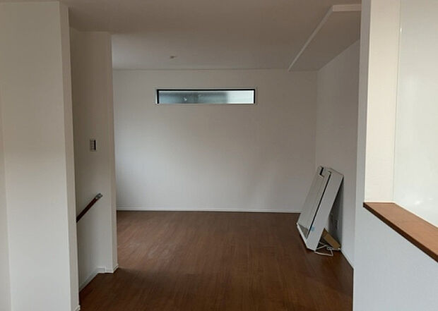 リビングの間取りの種類は大きくわけてリビングとダイニングが別になっているタイプ、リビングダイニング一体型です。どちらも一長一短ですので、家を選ぶ時はその両面をチェックして決めるようにしましょう。