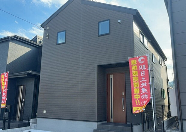 ついに完成致しました！現地をご見学に行く際は、道路の幅や周辺の交通量、施設などをご確認頂くことをおすすめします！物件の流れが早いため、内見をしたい方はお早めに当社営業までお問い合わせ頂きご予約下さい！