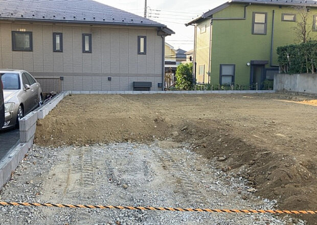 家族でのBBQを行うのであれば3坪程度の広さがあればよいでしょう。ガーデニングや家庭菜園を楽しむ際は、手入れが行き届く範囲にすると安心です。また、庭のある方角や接道が気になる方は事前に確認しましょう。