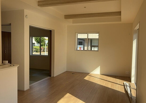 リビングの間取りの種類は大きくわけてリビングとダイニングが別になっているタイプ、リビングダイニング一体型です。どちらも一長一短ですので、家を選ぶ時はその両面をチェックして決めるようにしましょう。