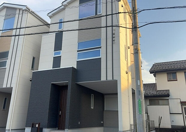 ついに完成致しました！現地をご見学に行く際は、道路の幅や周辺の交通量、施設などをご確認頂くことをおすすめします！物件の流れが早いため、内見をしたい方はお早めに当社営業までお問い合わせ頂きご予約下さい！