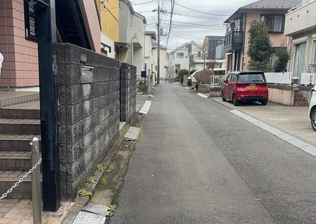 桜や紅葉の名所に出かける人は多いと思いますが、家にいながら季節の移ろいを感じる生活を送りませんか？リビングや窓から見える景色が生活を彩るワンポイントに！現地から見える景色を堪能してみては如何でしょう。