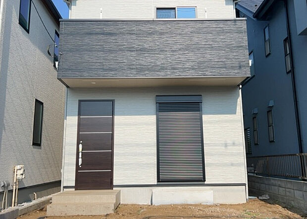 木造住宅とは土台、壁、柱など建築物の強度を支える構造体の材に木が使用されている構造を指します。構造体は建物の自重を支えるだけではなく風圧や水圧、積裁荷重などあらゆる衝撃に耐えるための基礎です。