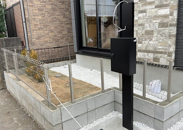 家族でのBBQを行うのであれば3坪程度の広さがあればよいでしょう。ガーデニングや家庭菜園を楽しむ際は、手入れが行き届く範囲にすると安心です。また、庭のある方角や接道が気になる方は事前に確認しましょう。