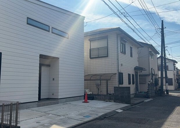 ついに完成致しました！現地をご見学に行く際は、道路の幅や周辺の交通量、施設などをご確認頂くことをおすすめします！物件の流れが早いため、内見をしたい方はお早めに当社営業までお問い合わせ頂きご予約下さい！