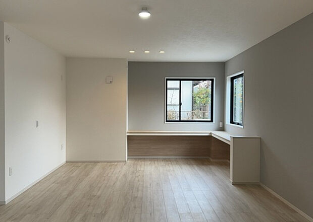 リビングの間取りの種類は大きくわけてリビングとダイニングが別になっているタイプ、リビングダイニング一体型です。どちらも一長一短ですので、家を選ぶ時はその両面をチェックして決めるようにしましょう。