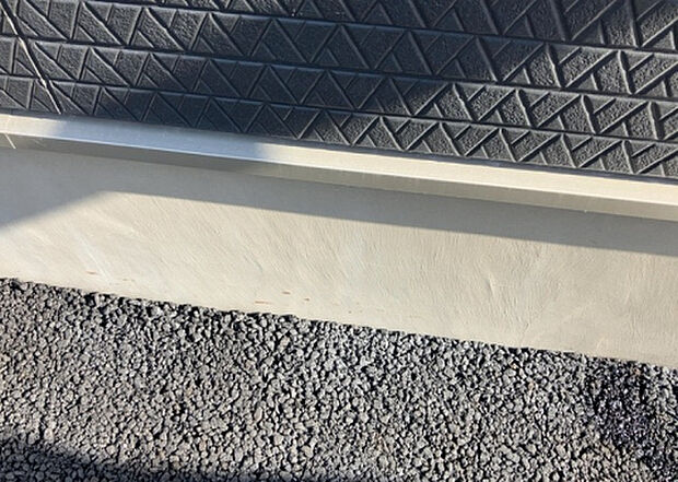 木造住宅とは土台、壁、柱など建築物の強度を支える構造体の材に木が使用されている構造を指します。構造体は建物の自重を支えるだけではなく風圧や水圧、積裁荷重などあらゆる衝撃に耐えるための基礎です。