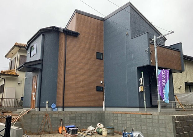 ついに完成致しました！現地をご見学に行く際は、道路の幅や周辺の交通量、施設などをご確認頂くことをおすすめします！物件の流れが早いため、内見をしたい方はお早めに当社営業までお問い合わせ頂きご予約下さい！