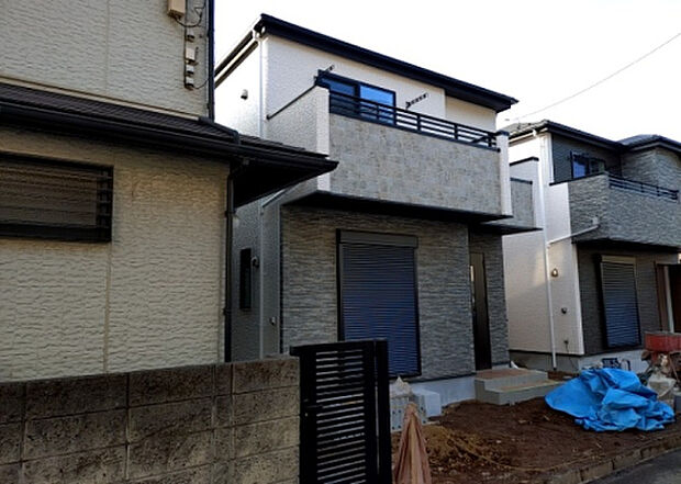 ついに完成致しました！現地をご見学に行く際は、道路の幅や周辺の交通量、施設などをご確認頂くことをおすすめします！物件の流れが早いため、内見をしたい方はお早めに当社営業までお問い合わせ頂きご予約下さい！