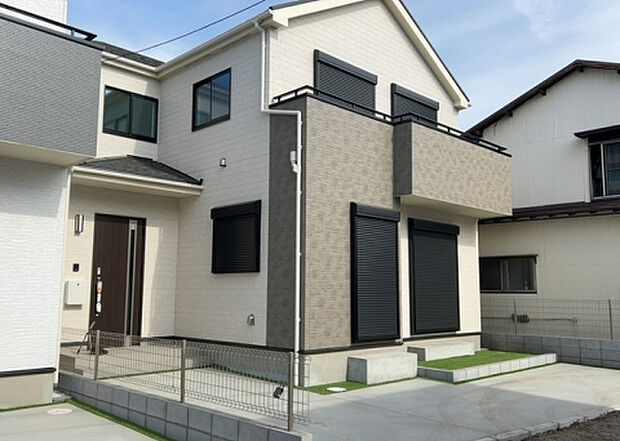 ついに完成致しました！現地をご見学に行く際は、道路の幅や周辺の交通量、施設などをご確認頂くことをおすすめします！物件の流れが早いため、内見をしたい方はお早めに当社営業までお問い合わせ頂きご予約下さい！