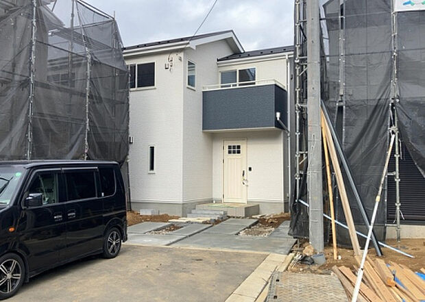 ついに完成致しました！現地をご見学に行く際は、道路の幅や周辺の交通量、施設などをご確認頂くことをおすすめします！物件の流れが早いため、内見をしたい方はお早めに当社営業までお問い合わせ頂きご予約下さい！