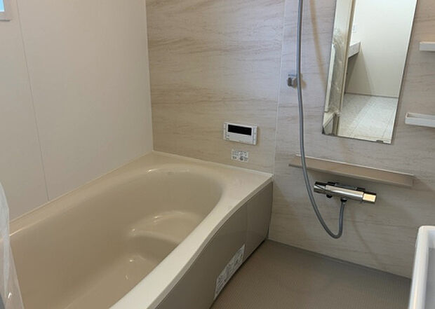 入浴時の快適さも大事なことですが、綺麗な状態を維持できなければ気持ちよく入浴できません。毎日の掃除が楽という点は大事なポイントになります!カビが生えにくく掃除がしやすい、壁や浴槽を選ぶといいでしょう。