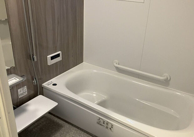 入浴時の快適さも大事なことですが、綺麗な状態を維持できなければ気持ちよく入浴できません。毎日の掃除が楽という点は大事なポイントになります!カビが生えにくく掃除がしやすい、壁や浴槽を選ぶといいでしょう。