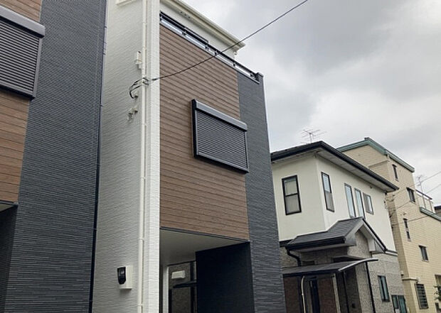 ついに完成致しました！現地をご見学に行く際は、道路の幅や周辺の交通量、施設などをご確認頂くことをおすすめします！物件の流れが早いため、内見をしたい方はお早めに当社営業までお問い合わせ頂きご予約下さい！