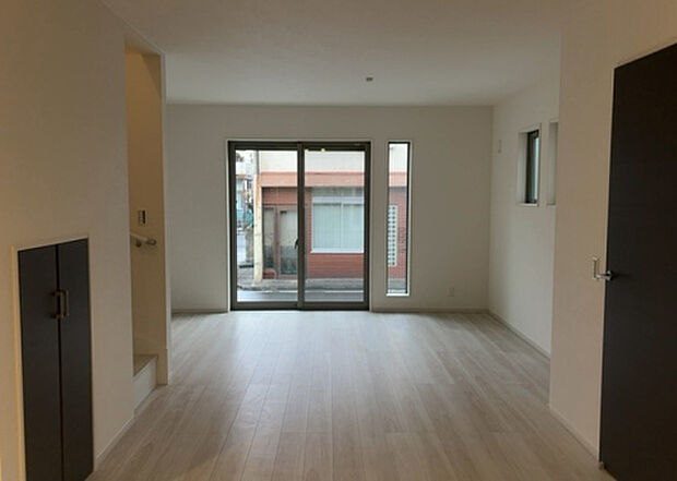 リビングの間取りの種類は大きくわけてリビングとダイニングが別になっているタイプ、リビングダイニング一体型です。どちらも一長一短ですので、家を選ぶ時はその両面をチェックして決めるようにしましょう。