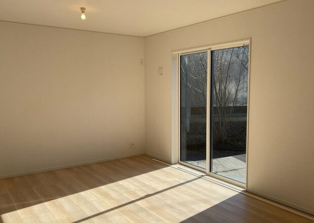 リビングの間取りの種類は大きくわけてリビングとダイニングが別になっているタイプ、リビングダイニング一体型です。どちらも一長一短ですので、家を選ぶ時はその両面をチェックして決めるようにしましょう。