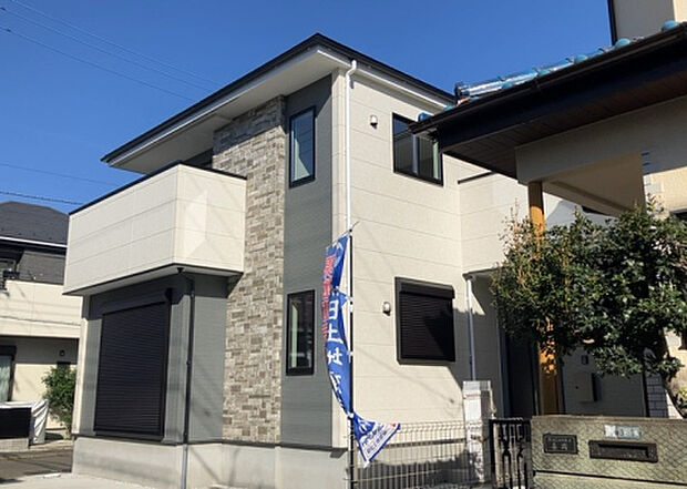 ついに完成致しました！現地をご見学に行く際は、道路の幅や周辺の交通量、施設などをご確認頂くことをおすすめします！物件の流れが早いため、内見をしたい方はお早めに当社営業までお問い合わせ頂きご予約下さい！