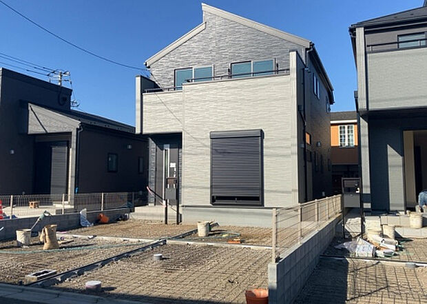 ついに完成致しました！現地をご見学に行く際は、道路の幅や周辺の交通量、施設などをご確認頂くことをおすすめします！物件の流れが早いため、内見をしたい方はお早めに当社営業までお問い合わせ頂きご予約下さい！