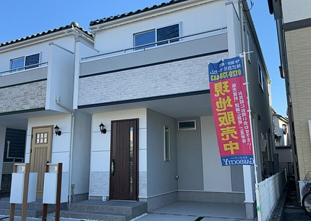 木造住宅とは土台、壁、柱など建築物の強度を支える構造体の材に木が使用されている構造を指します。構造体は建物の自重を支えるだけではなく風圧や水圧、積裁荷重などあらゆる衝撃に耐えるための基礎です。