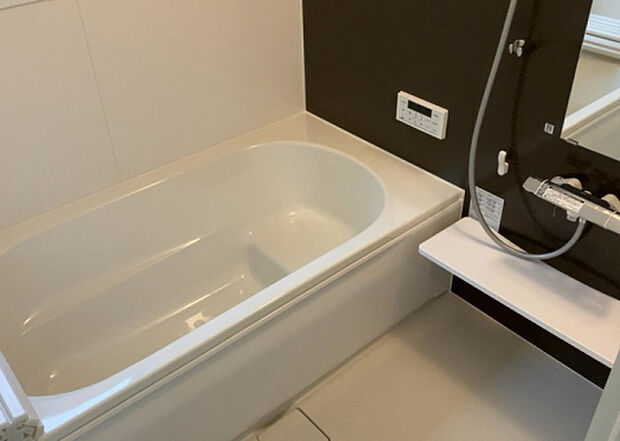 入浴時の快適さも大事なことですが、綺麗な状態を維持できなければ気持ちよく入浴できません。毎日の掃除が楽という点は大事なポイントになります!カビが生えにくく掃除がしやすい、壁や浴槽を選ぶといいでしょう。