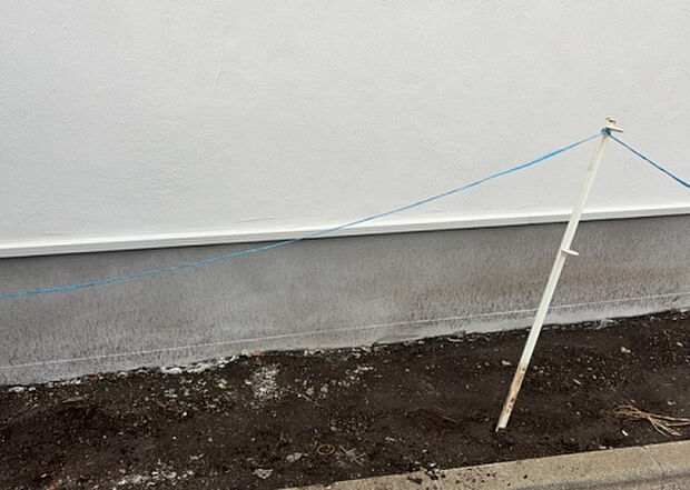 木造住宅とは土台、壁、柱など建築物の強度を支える構造体の材に木が使用されている構造を指します。構造体は建物の自重を支えるだけではなく風圧や水圧、積裁荷重などあらゆる衝撃に耐えるための基礎です。