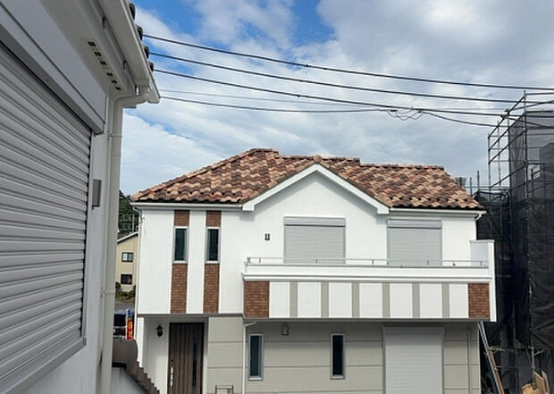 ついに完成致しました！現地をご見学に行く際は、道路の幅や周辺の交通量、施設などをご確認頂くことをおすすめします！物件の流れが早いため、内見をしたい方はお早めに当社営業までお問い合わせ頂きご予約下さい！