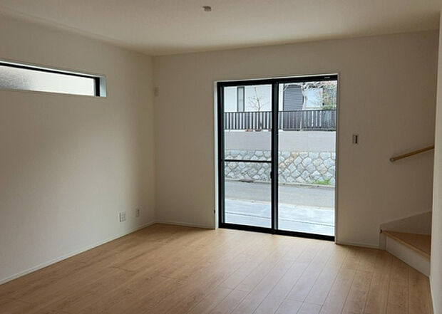 リビングの間取りの種類は大きくわけてリビングとダイニングが別になっているタイプ、リビングダイニング一体型です。どちらも一長一短ですので、家を選ぶ時はその両面をチェックして決めるようにしましょう。